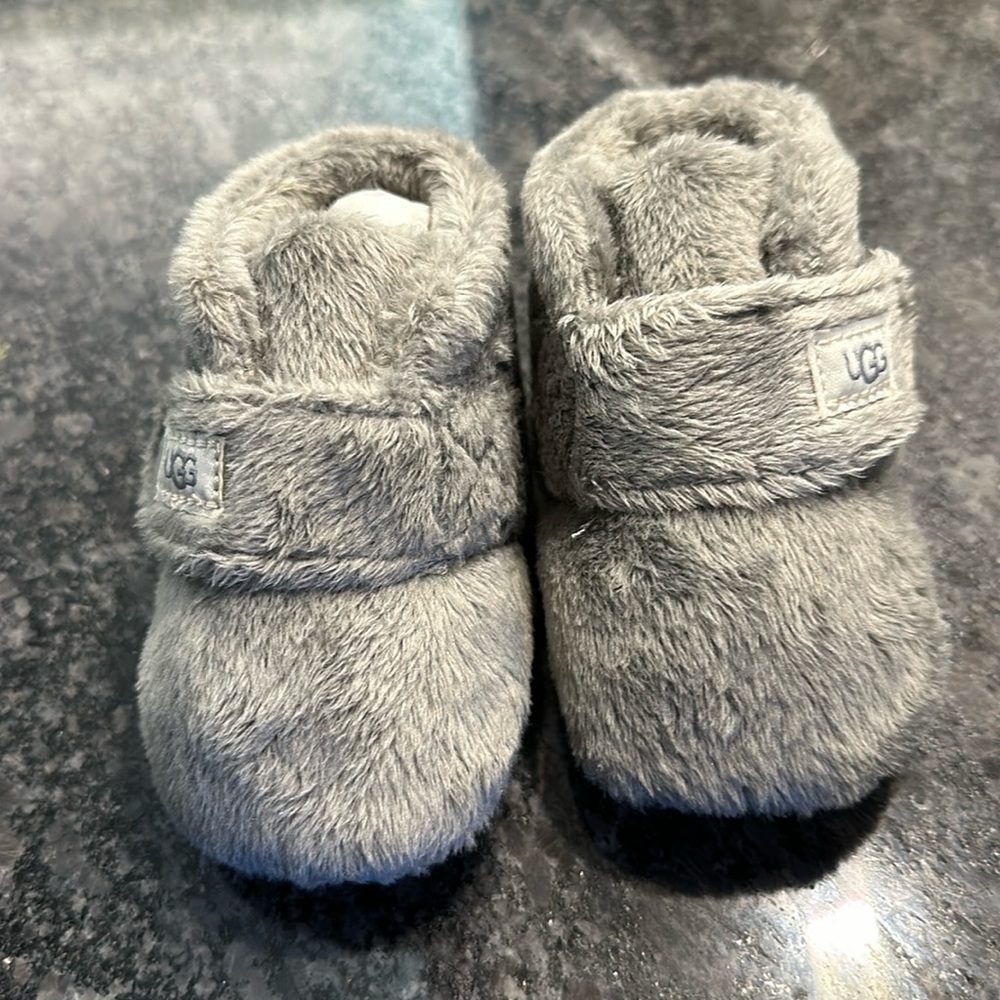 UGG - Unisex Bixbee Faux Fur Booties - Baby